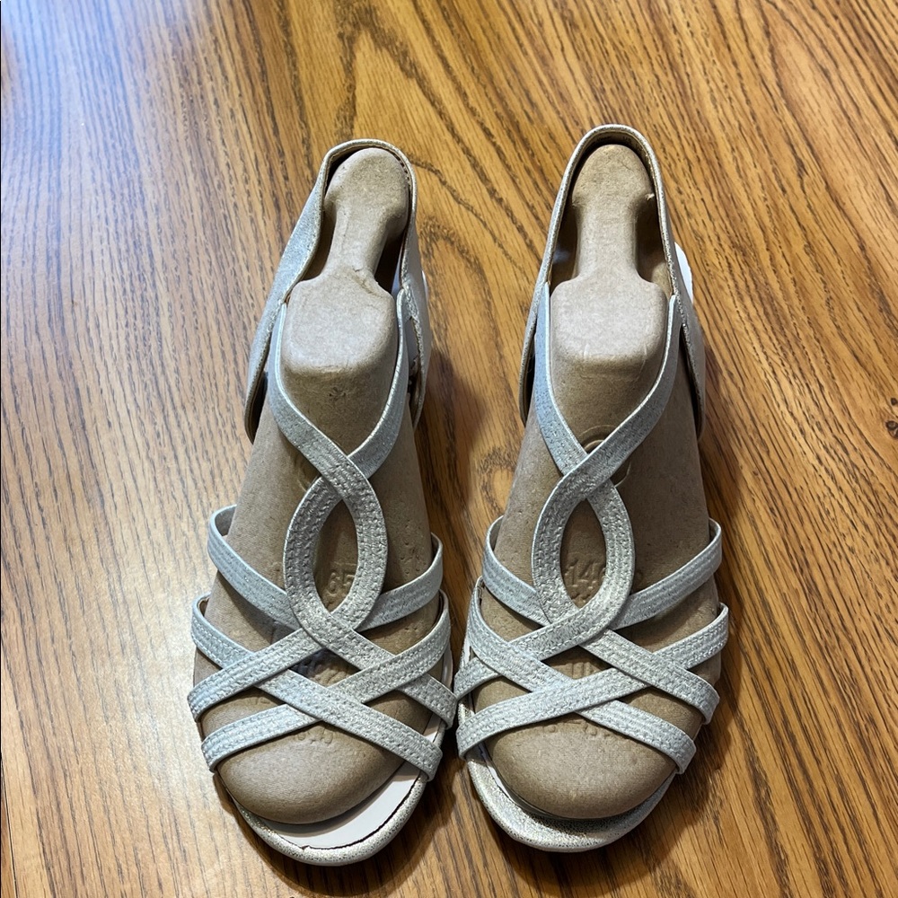 Life Stride Metallic Silver Sandals